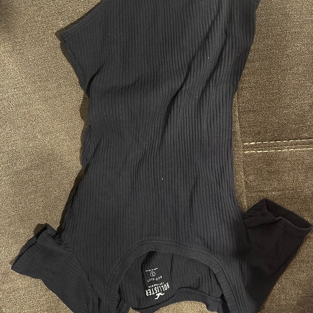 Hollister Women's Black Ribbed Top